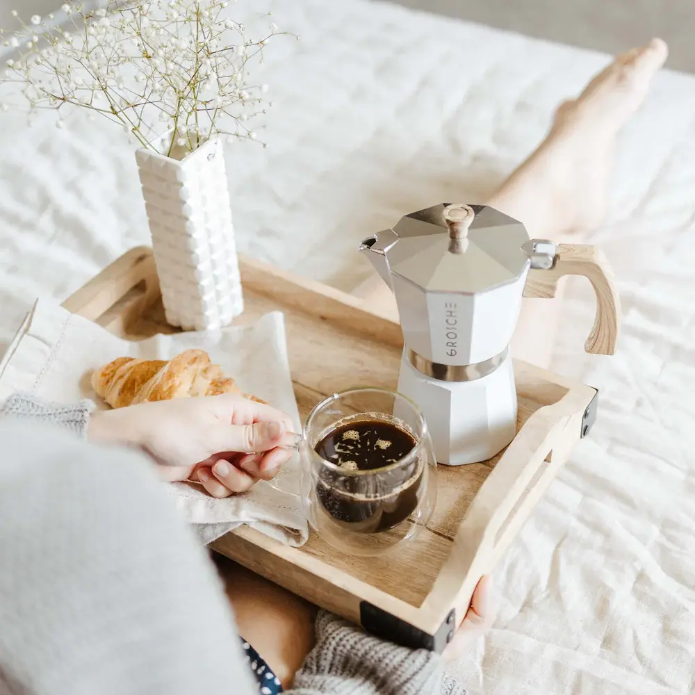 Milano-White-Lifestyle-Moka_Pot.webp
